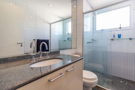 Apartamento à venda com 162m², 3 quartos e 3 vagasBanheiro da Suíte 1