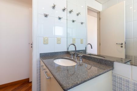 Apartamento à venda com 162m², 3 quartos e 3 vagasBanheiro da Suíte 1