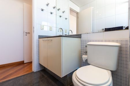 Apartamento à venda com 162m², 3 quartos e 3 vagasBanheiro da Suíte 1