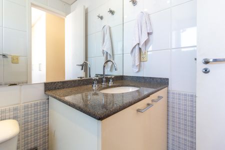 Apartamento à venda com 162m², 3 quartos e 3 vagasBanheiro da Suíte 2