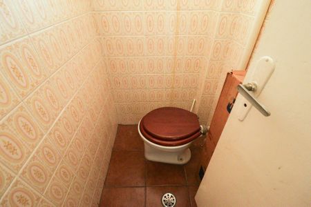 Casa à venda com 144m², 3 quartos e 2 vagas Casa à venda com 144m², 3 quartos e 2 vagasBanheiro de Serviço