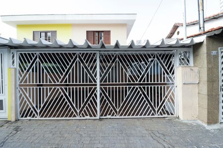 Casa à venda com 144m², 3 quartos e 2 vagas Casa à venda com 144m², 3 quartos e 2 vagasFachada