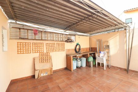 Casa à venda com 144m², 3 quartos e 2 vagas Casa à venda com 144m², 3 quartos e 2 vagasQuintal