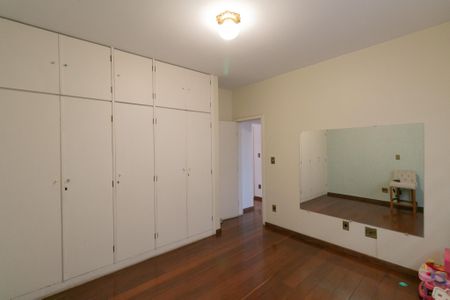 Casa à venda com 346m², 5 quartos e 4 vagasSuíte 1