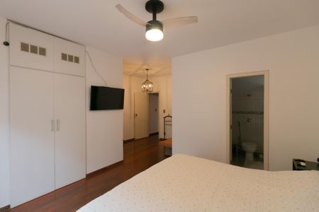 Casa à venda com 346m², 5 quartos e 4 vagasSuíte 2