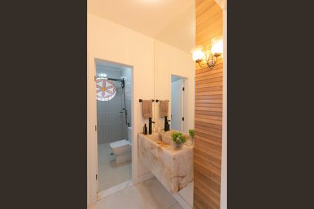 Casa à venda com 346m², 5 quartos e 4 vagasBanheiro da Suíte 1