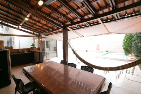 Casa à venda com 346m², 5 quartos e 4 vagasÁrea comum