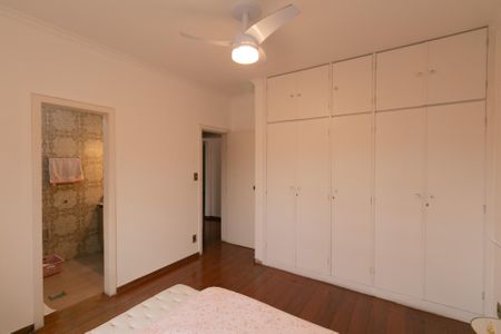 Casa à venda com 346m², 5 quartos e 4 vagasQuarto 2