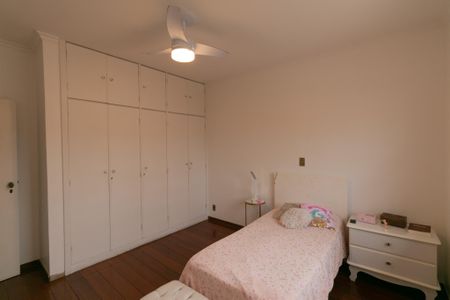 Casa à venda com 346m², 5 quartos e 4 vagasQuarto 2