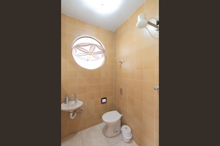 Casa à venda com 346m², 5 quartos e 4 vagasBanheiro de Serviço