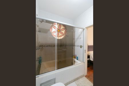 Casa à venda com 346m², 5 quartos e 4 vagasBanheiro 2