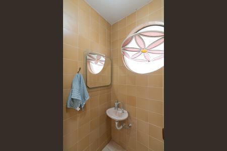 Casa à venda com 346m², 5 quartos e 4 vagasBanheiro de Serviço