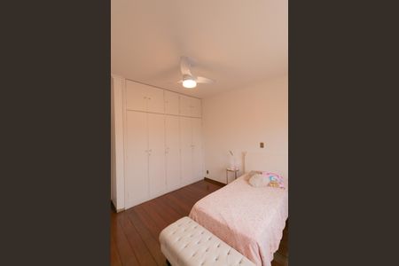 Casa à venda com 346m², 5 quartos e 4 vagasQuarto 2