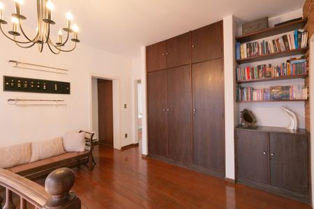 Casa à venda com 346m², 5 quartos e 4 vagasCorredor