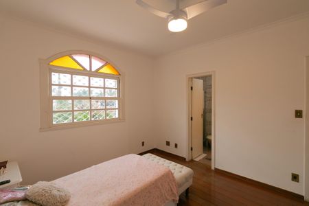 Casa à venda com 346m², 5 quartos e 4 vagasQuarto 2