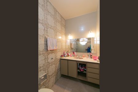 Casa à venda com 346m², 5 quartos e 4 vagasBanheiro da Suíte 2