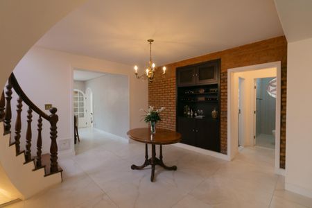 Casa à venda com 346m², 5 quartos e 4 vagasSala