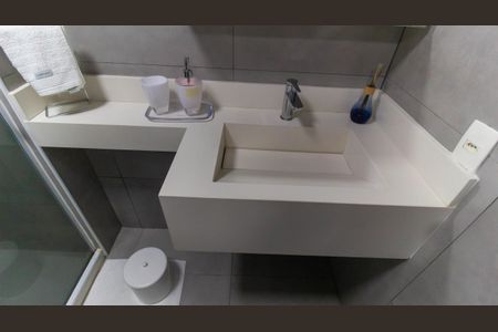 Apartamento à venda com 75m², 2 quartos e 1 vaga Apartamento à venda com 75m², 2 quartos e 1 vagaBanheiro
