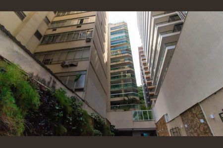 Apartamento à venda com 75m², 2 quartos e 1 vaga Apartamento à venda com 75m², 2 quartos e 1 vagaFachada