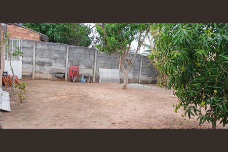 Casa à venda com 250m², 2 quartos e 4 vagas Casa à venda com 250m², 2 quartos e 4 vagasQuintal