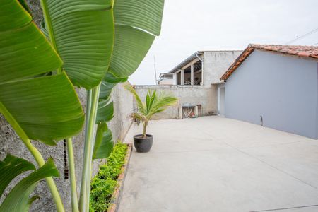 Casa à venda com 250m², 2 quartos e 4 vagas Casa à venda com 250m², 2 quartos e 4 vagasQuintal