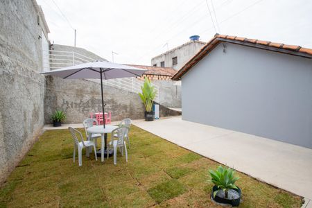 Casa à venda com 250m², 2 quartos e 4 vagas Casa à venda com 250m², 2 quartos e 4 vagasÁrea externa