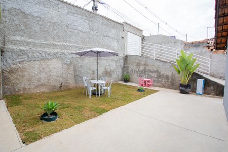 Casa à venda com 250m², 2 quartos e 4 vagas Casa à venda com 250m², 2 quartos e 4 vagasÁrea externa