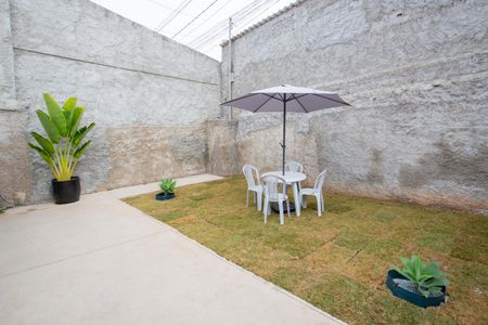 Casa à venda com 250m², 2 quartos e 4 vagas Casa à venda com 250m², 2 quartos e 4 vagasÁrea externa