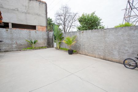 Casa à venda com 250m², 2 quartos e 4 vagas Casa à venda com 250m², 2 quartos e 4 vagasQuintal