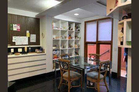 Casa à venda com 450m², 4 quartos e 4 vagas