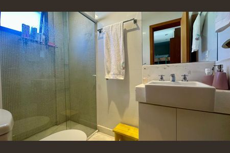 Apartamento à venda com 150m², 4 quartos e 3 vagas Apartamento à venda com 150m², 4 quartos e 3 vagasBanheiro da Suíte 2