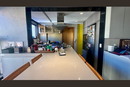 Apartamento à venda com 150m², 4 quartos e 3 vagas Apartamento à venda com 150m², 4 quartos e 3 vagasCozinha