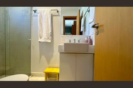 Apartamento à venda com 150m², 4 quartos e 3 vagas Apartamento à venda com 150m², 4 quartos e 3 vagasBanheiro da Suíte 2