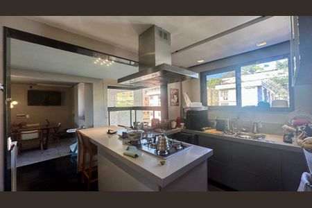 Apartamento à venda com 150m², 4 quartos e 3 vagas Apartamento à venda com 150m², 4 quartos e 3 vagasCozinha