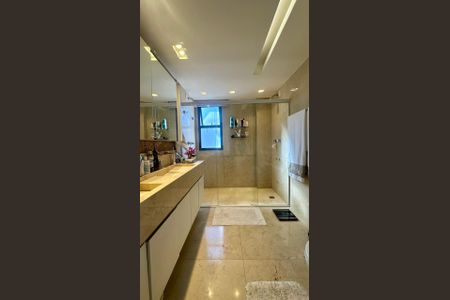 Apartamento à venda com 150m², 4 quartos e 3 vagas Apartamento à venda com 150m², 4 quartos e 3 vagasBanheiro da Suíte 1