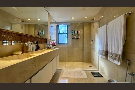 Apartamento à venda com 150m², 4 quartos e 3 vagas Apartamento à venda com 150m², 4 quartos e 3 vagasBanheiro da Suíte 1