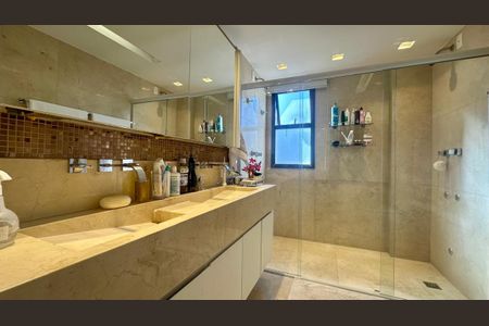 Apartamento à venda com 150m², 4 quartos e 3 vagas Apartamento à venda com 150m², 4 quartos e 3 vagasBanheiro da Suíte 1