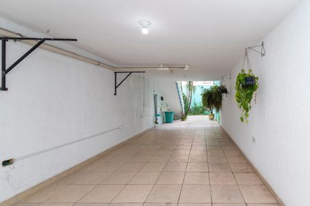 Casa à venda com 111m², 2 quartos e 5 vagas Casa à venda com 111m², 2 quartos e 5 vagasGaragem