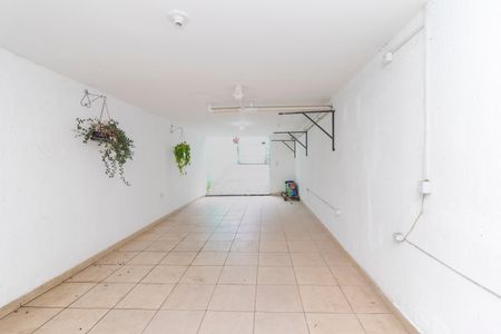 Casa à venda com 111m², 2 quartos e 5 vagas Casa à venda com 111m², 2 quartos e 5 vagasGaragem