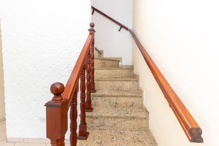 Casa à venda com 111m², 2 quartos e 5 vagas Casa à venda com 111m², 2 quartos e 5 vagasEscada