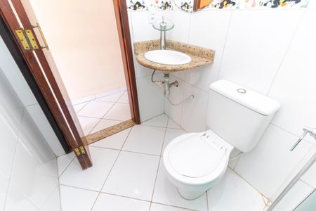 Casa à venda com 111m², 2 quartos e 5 vagas Casa à venda com 111m², 2 quartos e 5 vagasBanheiro Social