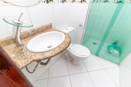 Casa à venda com 111m², 2 quartos e 5 vagas Casa à venda com 111m², 2 quartos e 5 vagasBanheiro Social