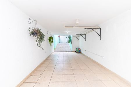 Casa à venda com 111m², 2 quartos e 5 vagas Casa à venda com 111m², 2 quartos e 5 vagasGaragem