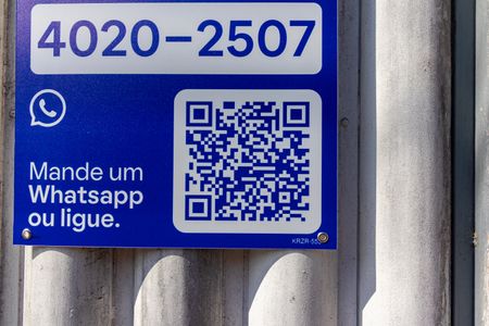 Casa à venda com 111m², 2 quartos e 5 vagas Casa à venda com 111m², 2 quartos e 5 vagasPlaquinha