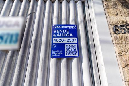 Casa à venda com 111m², 2 quartos e 5 vagas Casa à venda com 111m², 2 quartos e 5 vagasPlaquinha