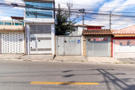 Casa à venda com 111m², 2 quartos e 5 vagas Casa à venda com 111m², 2 quartos e 5 vagasFachada