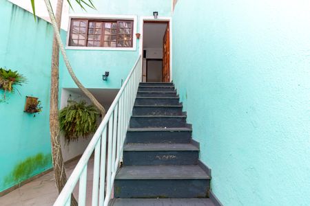 Casa à venda com 111m², 2 quartos e 5 vagas Casa à venda com 111m², 2 quartos e 5 vagasEscada Externa