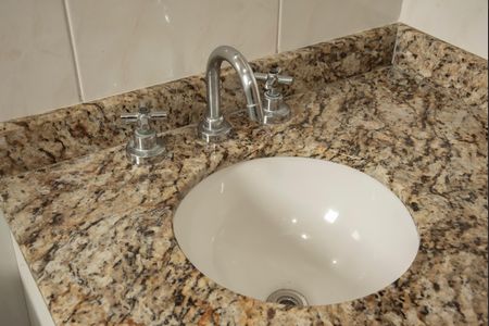 Apartamento à venda com 68m², 2 quartos e 2 vagasBanheiro da Suíte