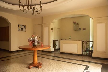 Apartamento à venda com 68m², 2 quartos e 2 vagasHall social
