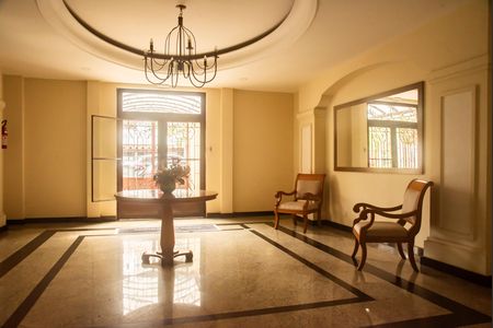 Apartamento à venda com 68m², 2 quartos e 2 vagasHall social